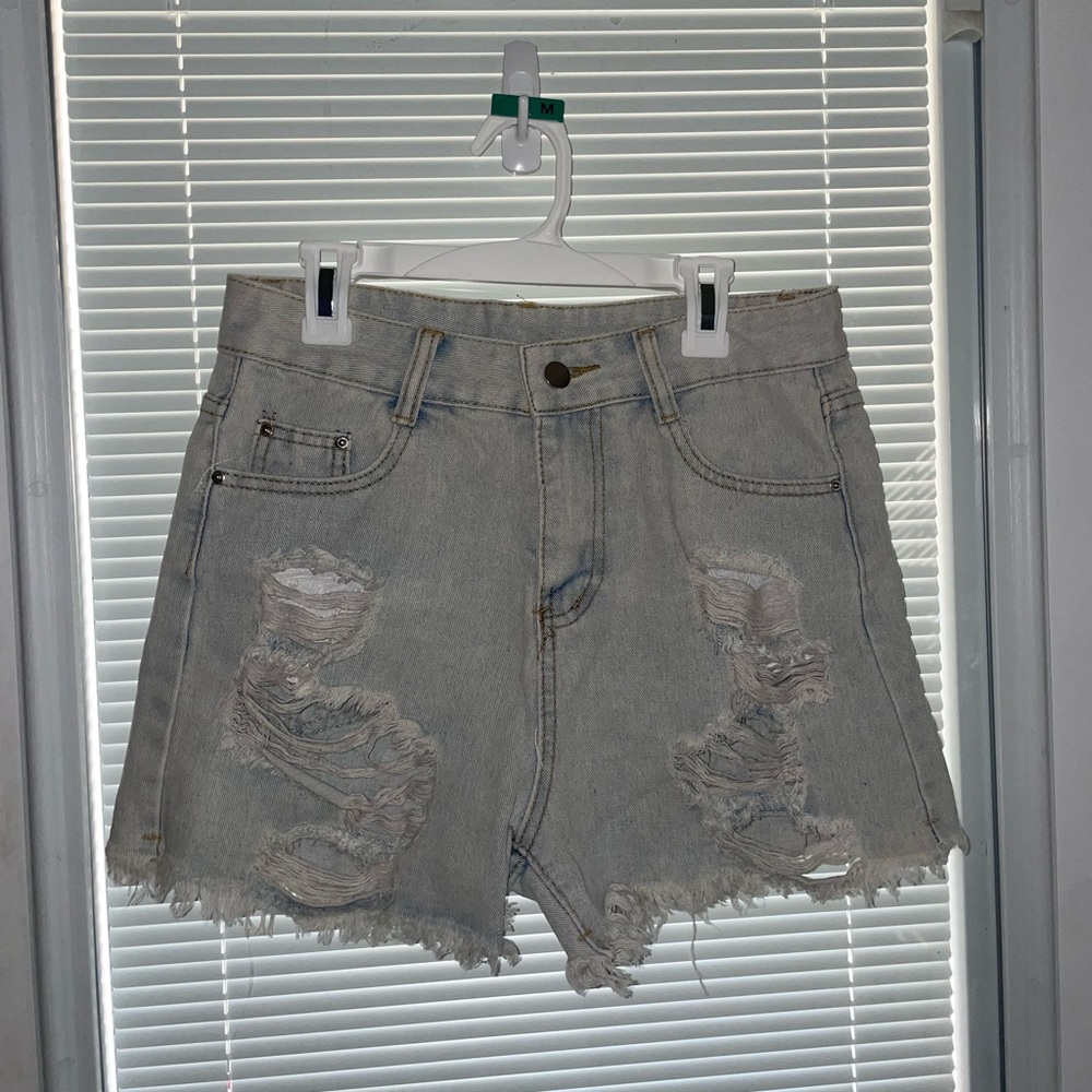 Shein, High-Rise Light wash Jean shorts